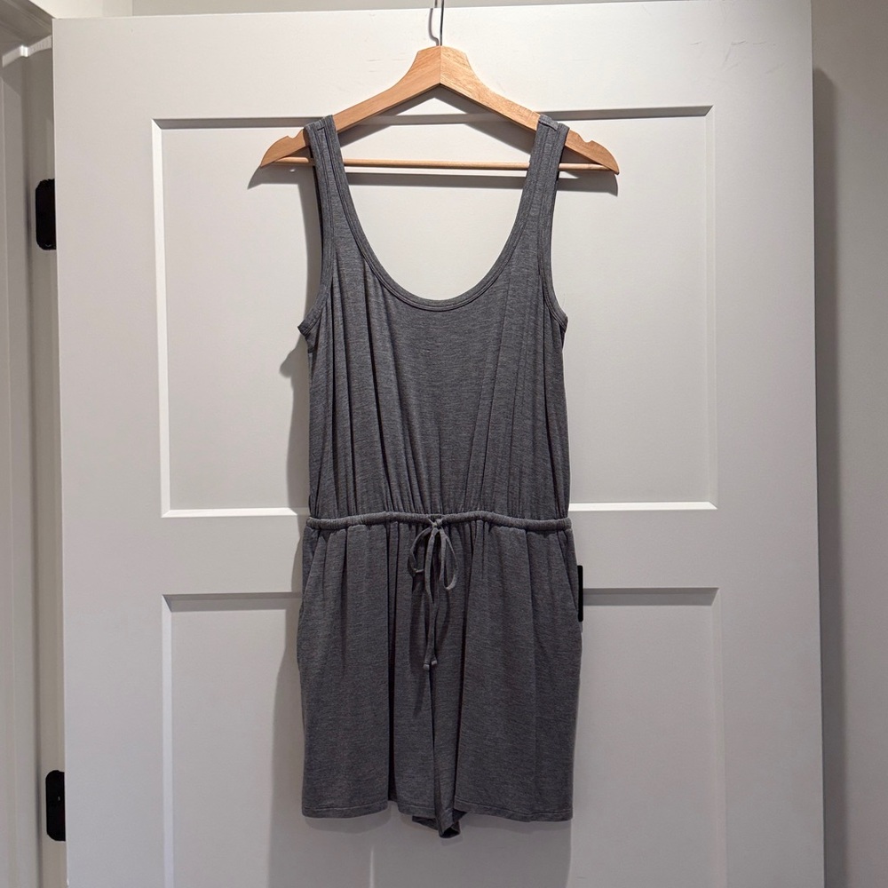 Express Scoop Neck Sleeveless Tie Waist Romper in Size XS | New With Tags - Picture 5 of 11